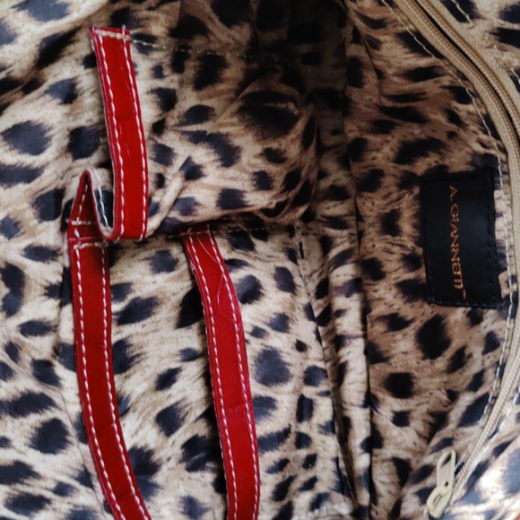 Women' Red Leather Handbag - Picture 4 of 6